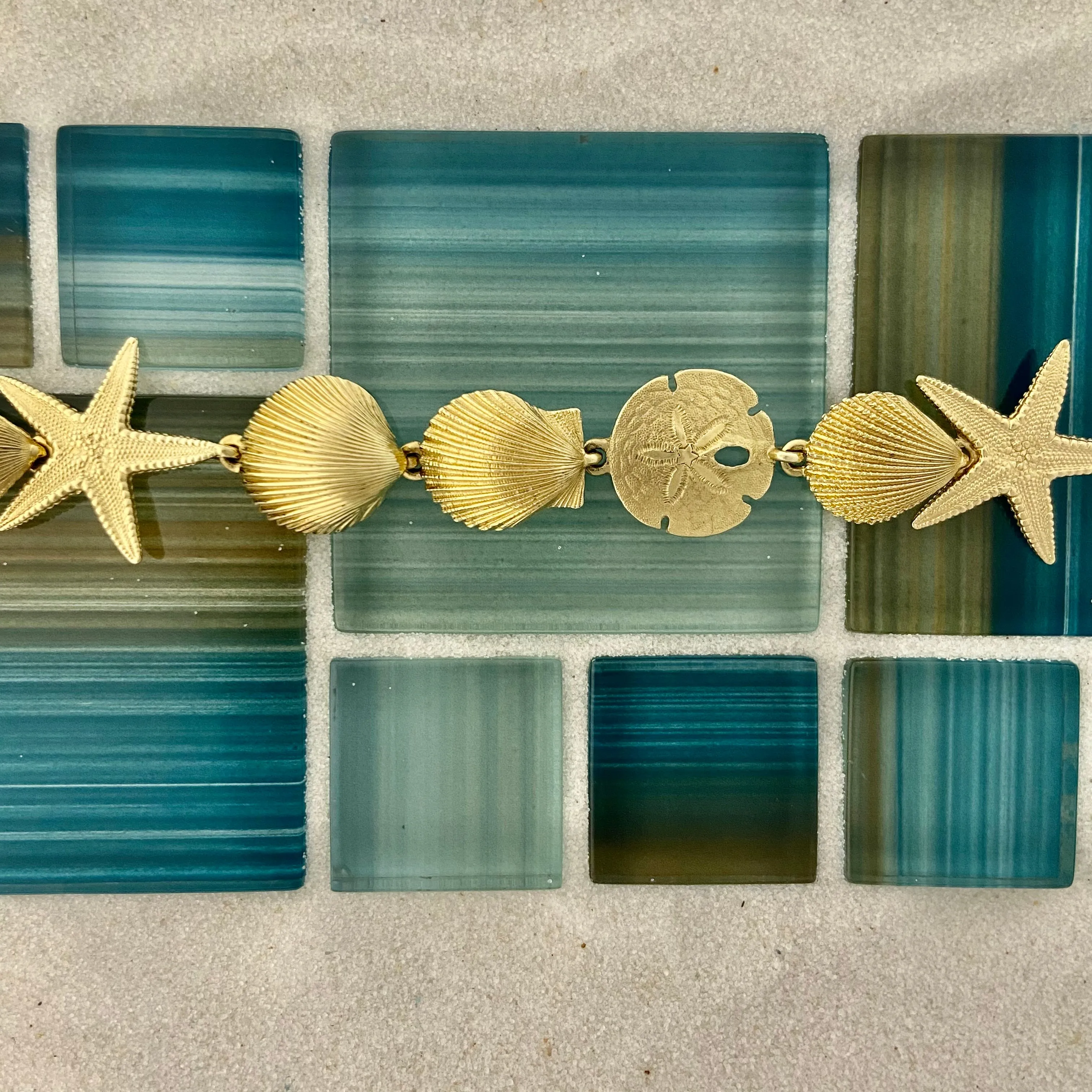14k Yellow Gold Shell, Scallop, Starfish and Sand Dollar Bracelet 7 1/4”
