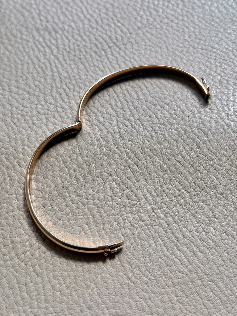 1961 Signed Swedish Vintage SOLID 18k gold hinged bangle 25.1g - 7.25 inch oval interior