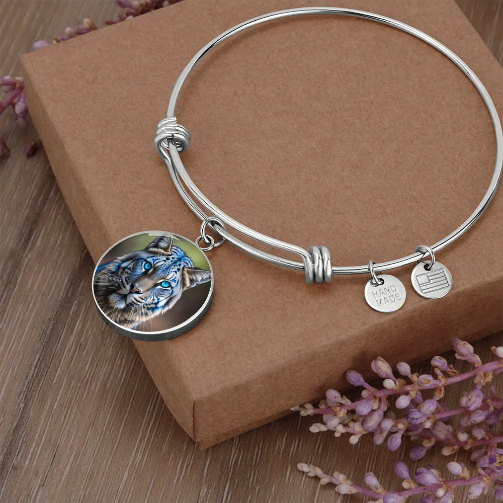Blue Eyed Wildcat Round Graphic Luxury Bracelet