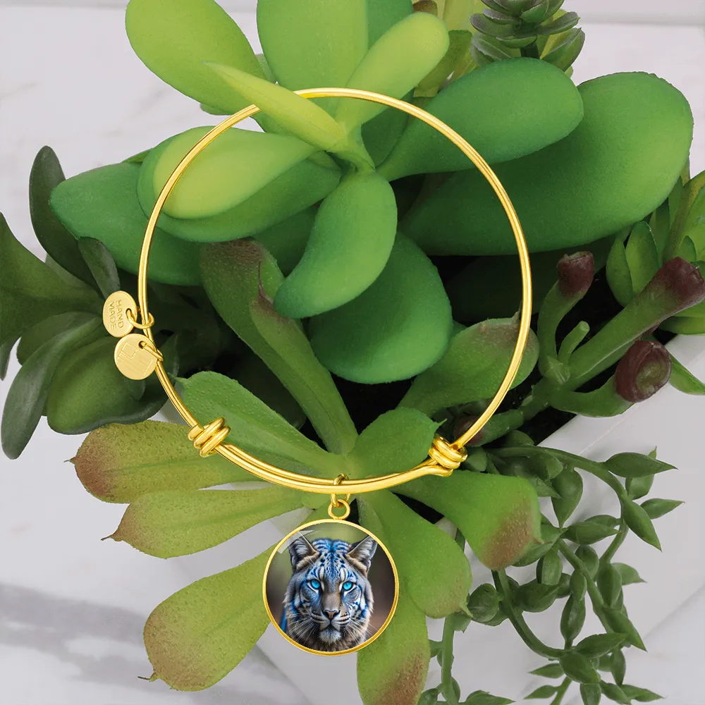 Blue Eyed Wildcat Round Graphic Luxury Bracelet