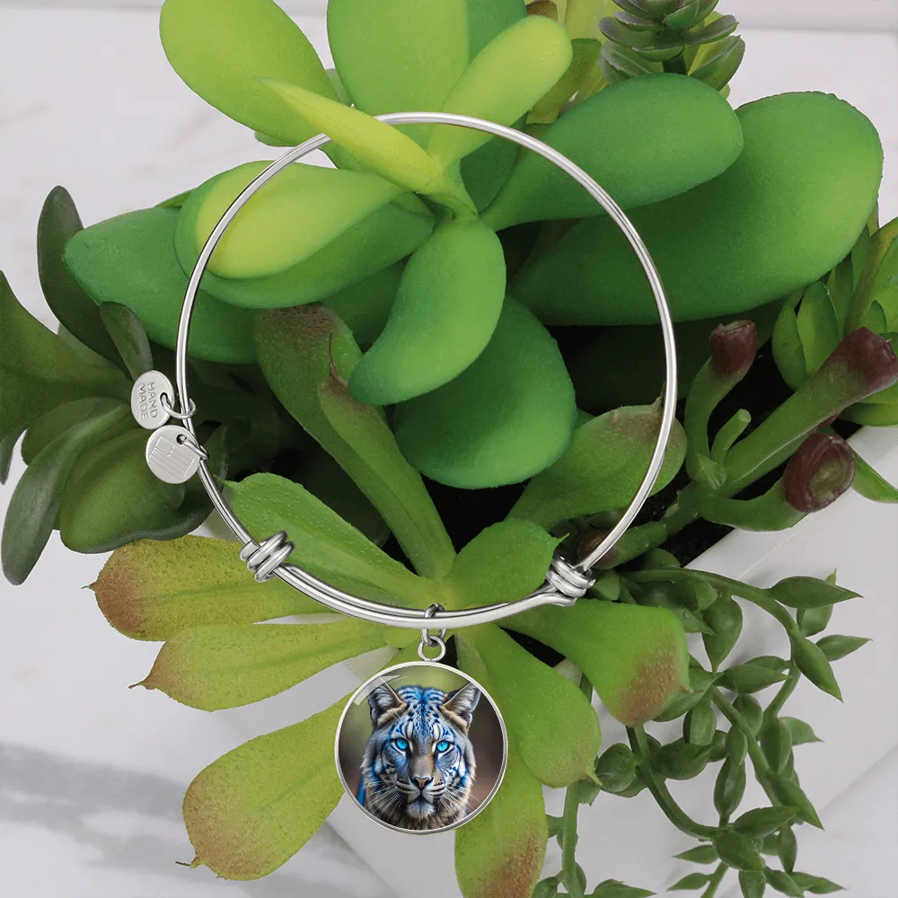 Blue Eyed Wildcat Round Graphic Luxury Bracelet