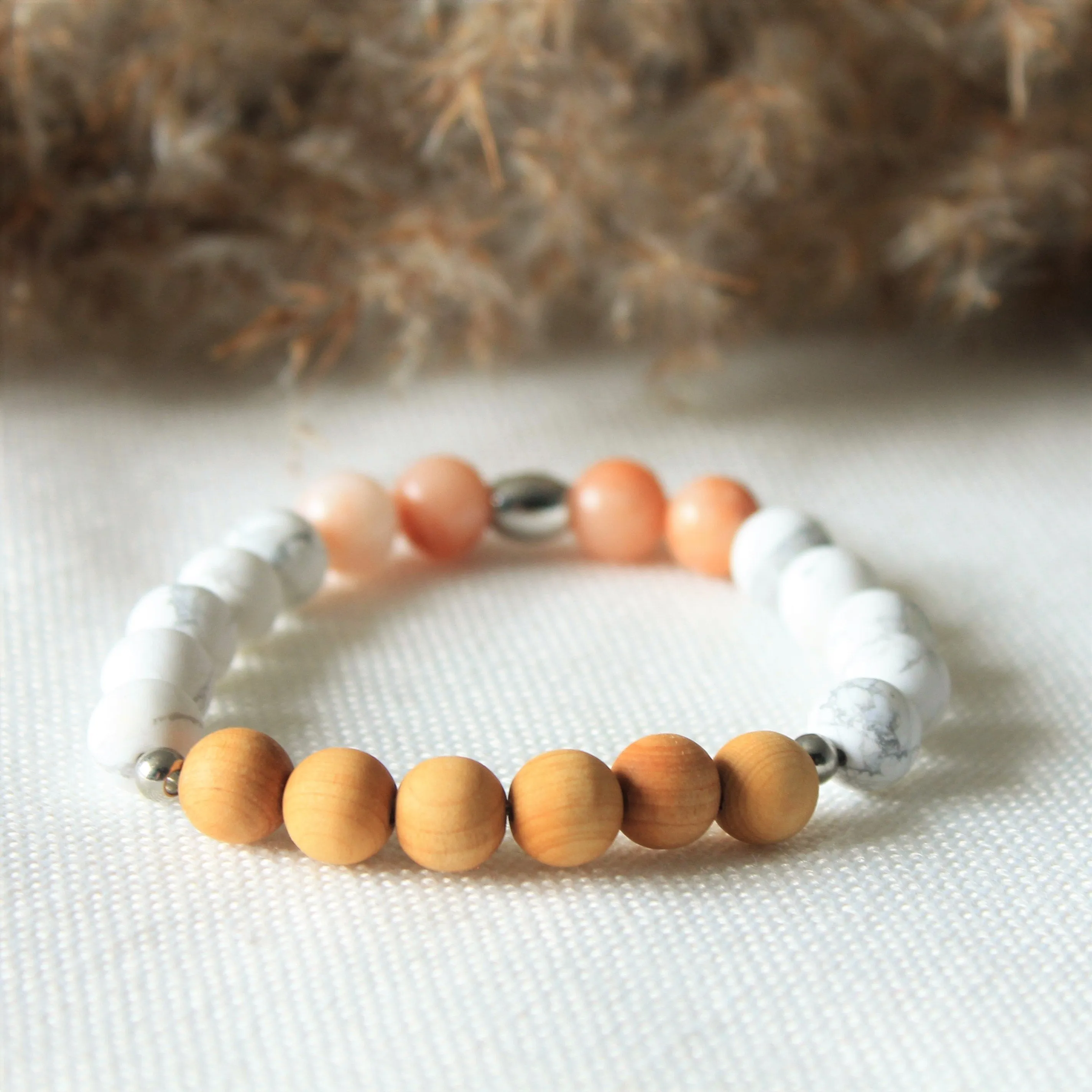 Bracelet diffuseur d'huiles essentielles pour femmes en pierres naturelles 8mm d'howlite et aventurine, billes de cèdre et inox