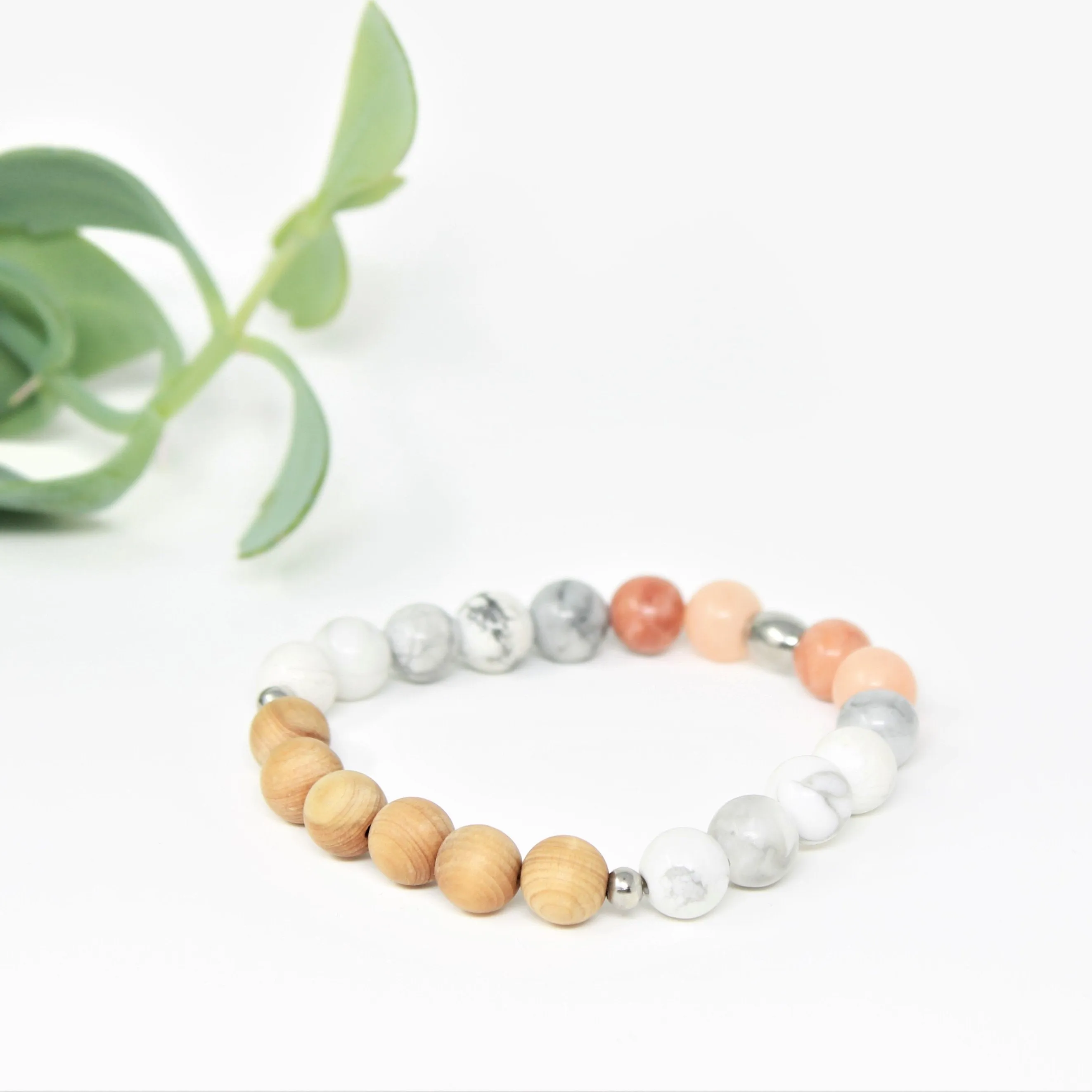 Bracelet diffuseur d'huiles essentielles pour femmes en pierres naturelles 8mm d'howlite et aventurine, billes de cèdre et inox