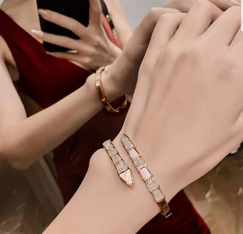 Face-off natural Shell Stainless Steel Bangle Bracelet. 709B12