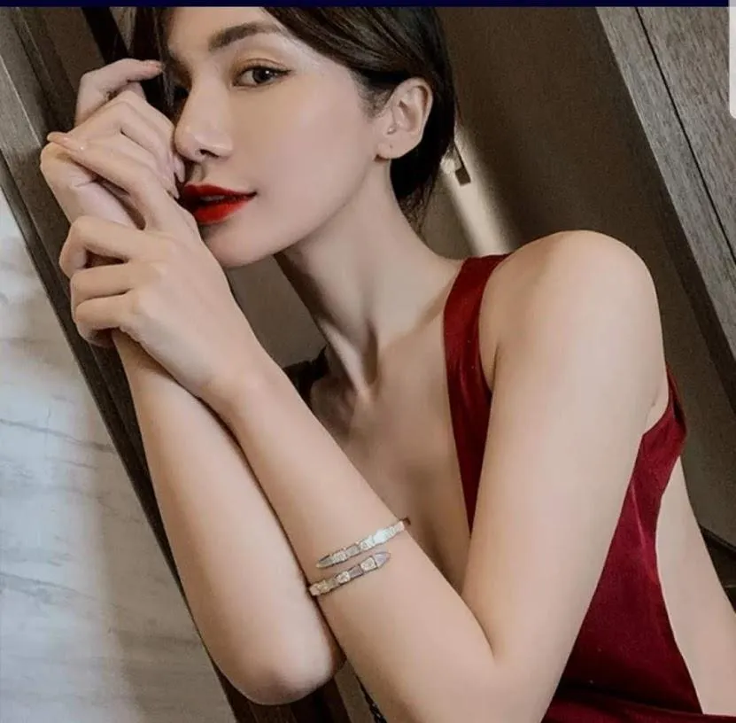Face-off natural Shell Stainless Steel Bangle Bracelet. 709B12