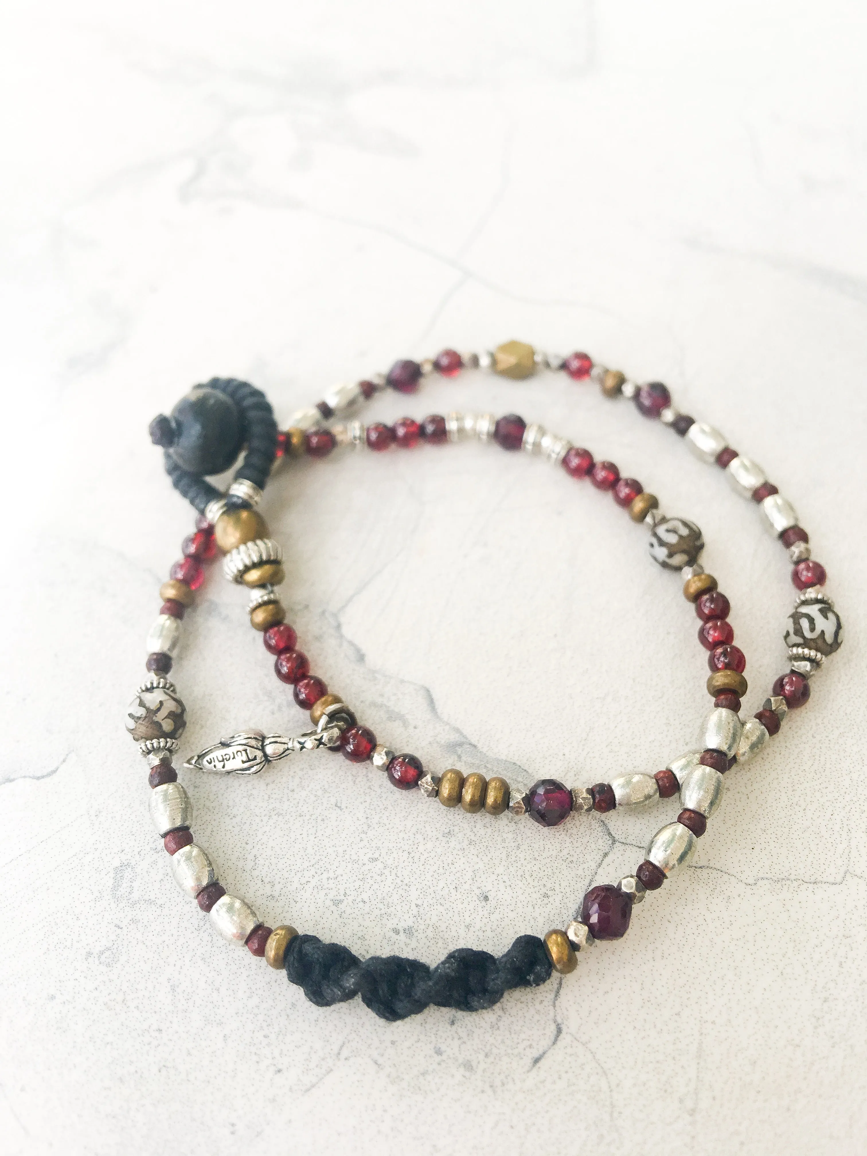 Men’s & Unisex Detailed Skinny Garnet Wrap Bracelet