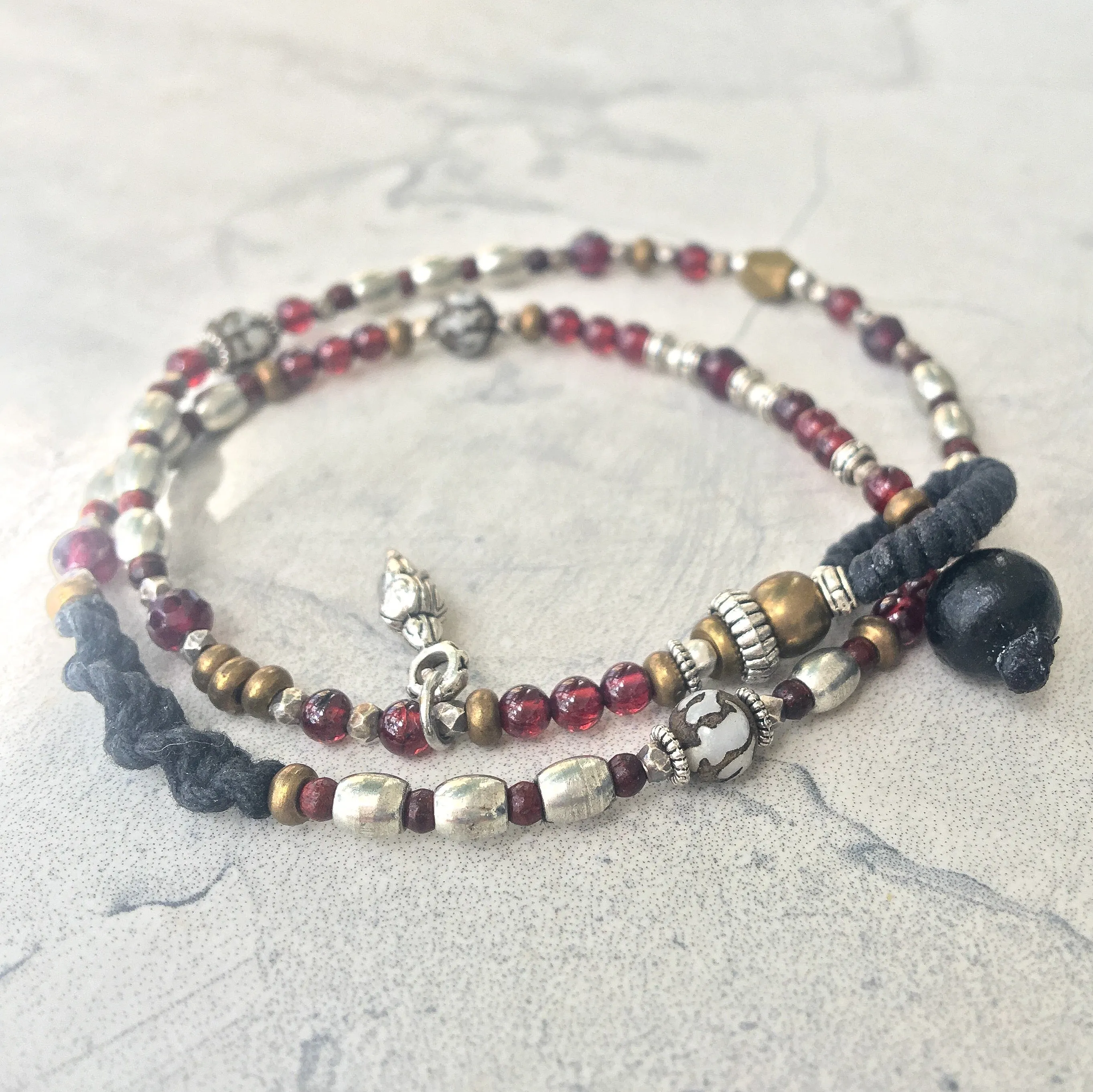 Men’s & Unisex Detailed Skinny Garnet Wrap Bracelet