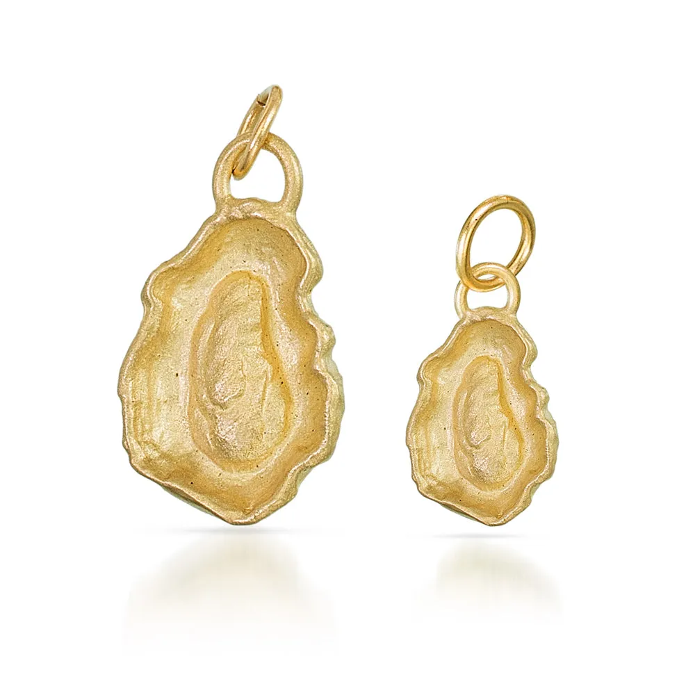 Oyster Charm in Gold