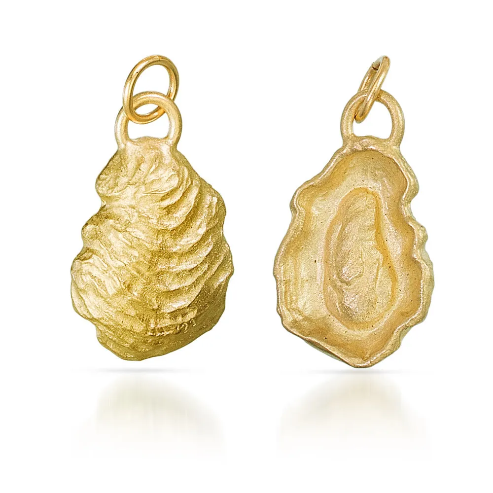 Oyster Charm in Gold