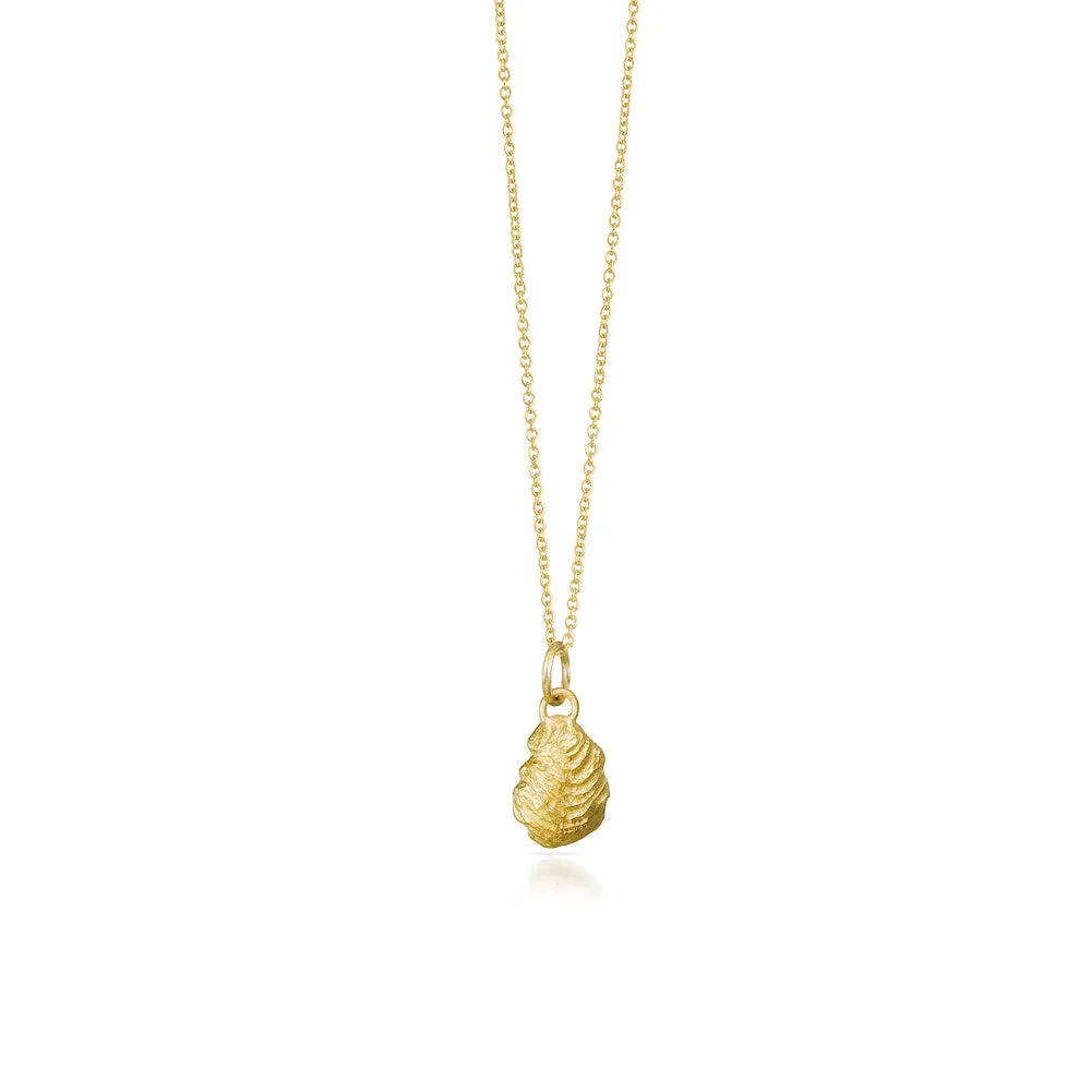 Oyster Charm in Gold
