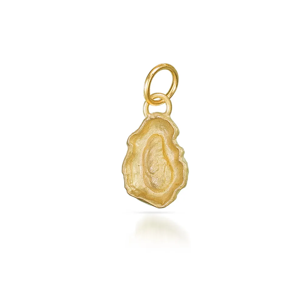 Oyster Charm in Gold