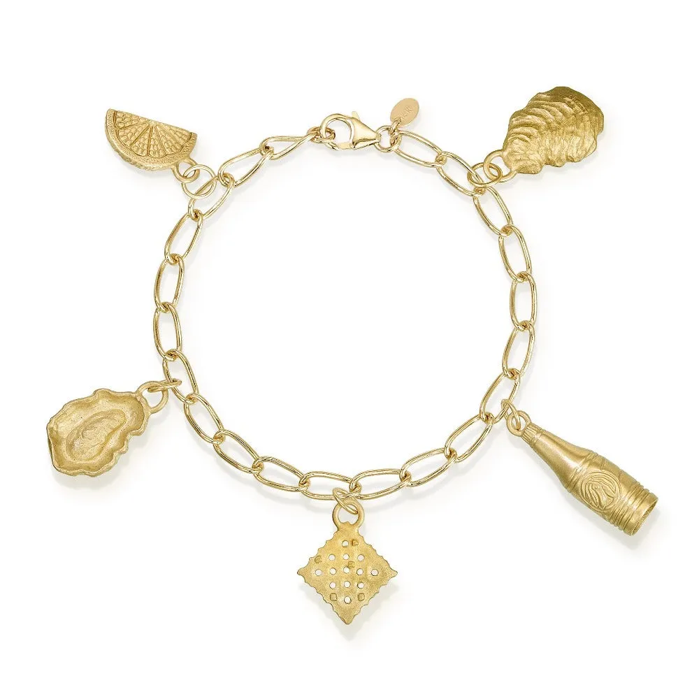 Oyster Charm in Gold