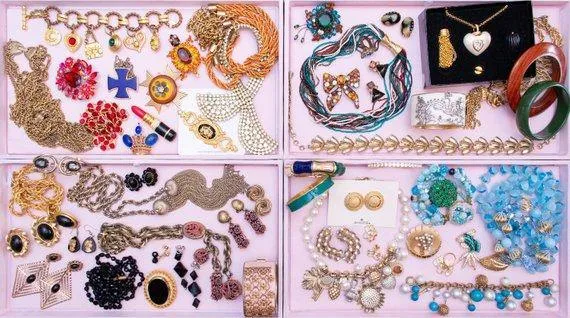 Vintage Gold Tone Charm Bracelet with White Pearl and Turquoise Beads, Multi-link Chain, Gold Tone Beads